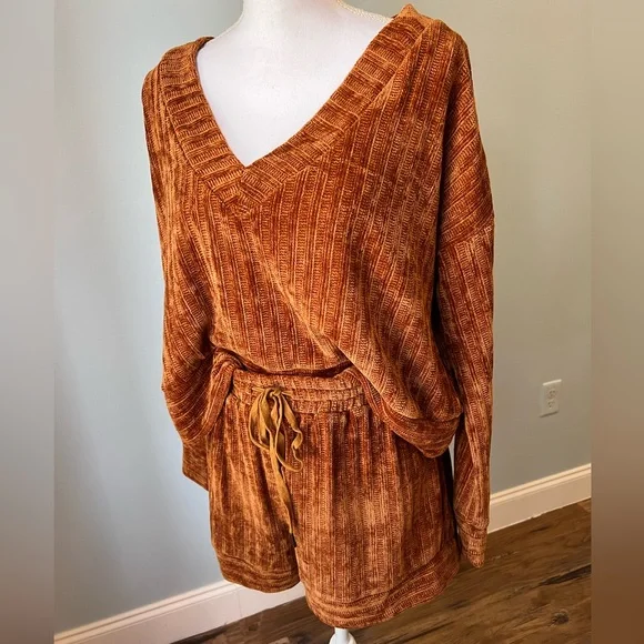 Entro Burnt Orange Shorts Size L - Picture 3 of 3